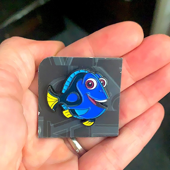 Disney Pixar LE Dori Pin Loot crate - Picture 1 of 3